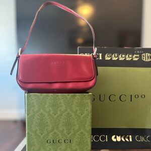 Red vintage Gucci purse.